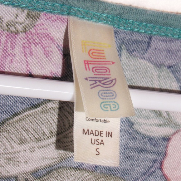 🦄 Lularoe Floral Perfect Tee Shirt - Picture 3 of 5